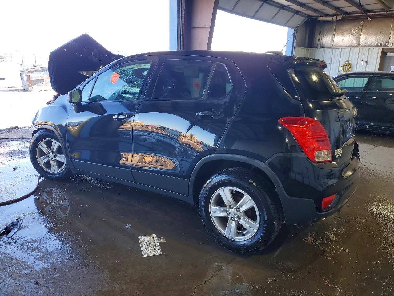 2019 CHEVROLET TRAX LS photo 2