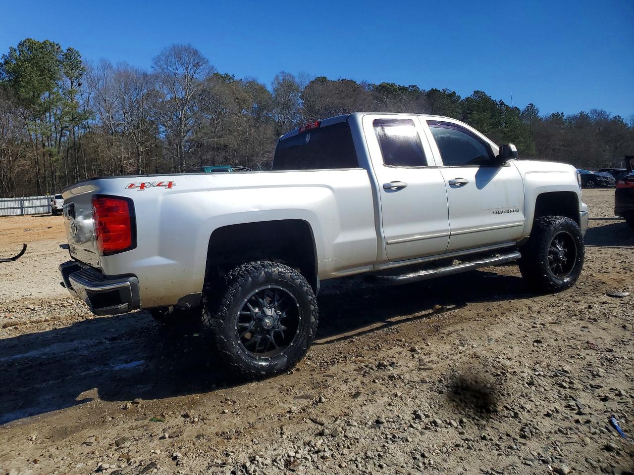 2015 CHEVROLET SILVERADO K1500 LT photo 3