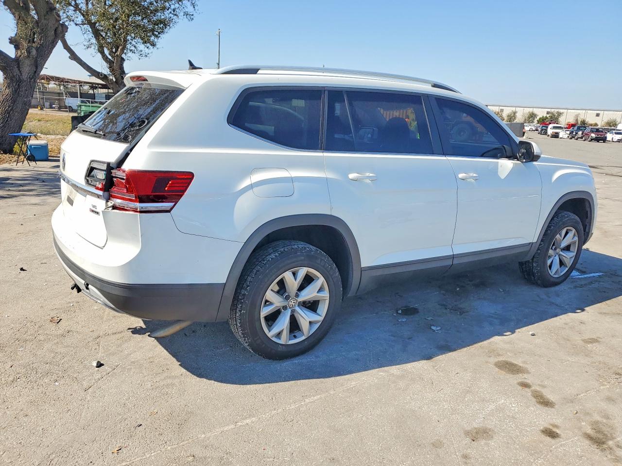 2018 VOLKSWAGEN ATLAS SE photo 5