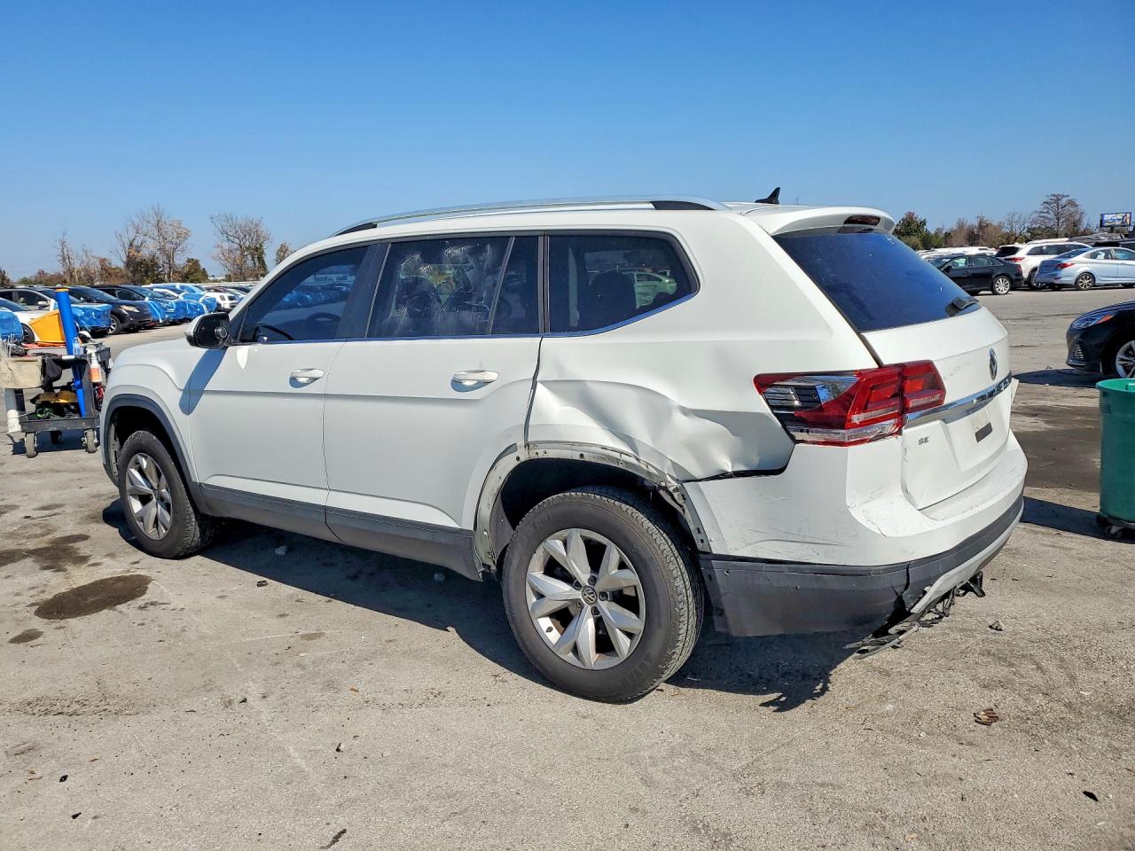 2018 VOLKSWAGEN ATLAS SE photo 3