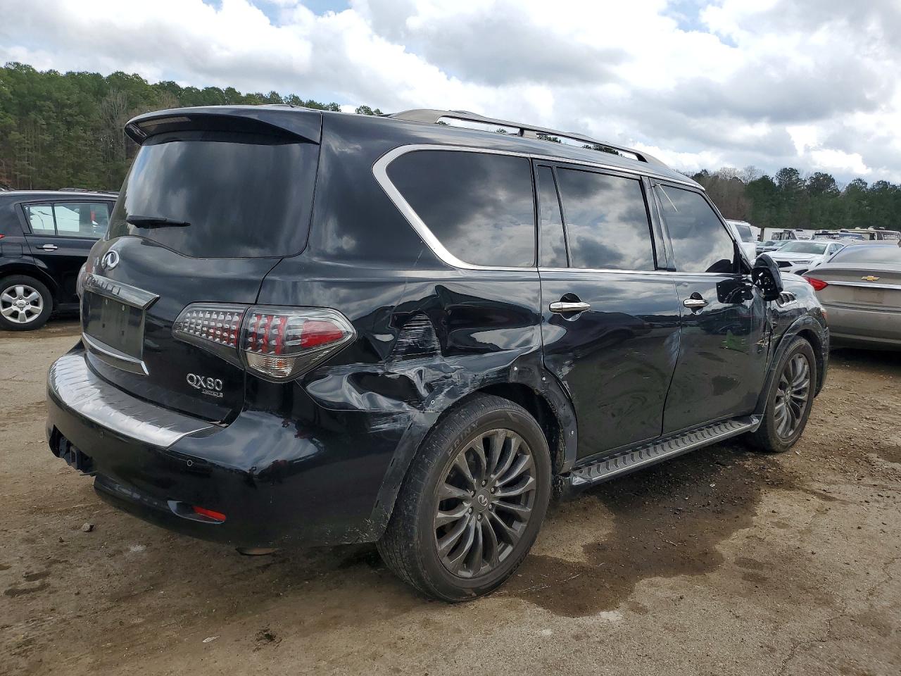 2017 INFINITI QX80 BASE photo 5
