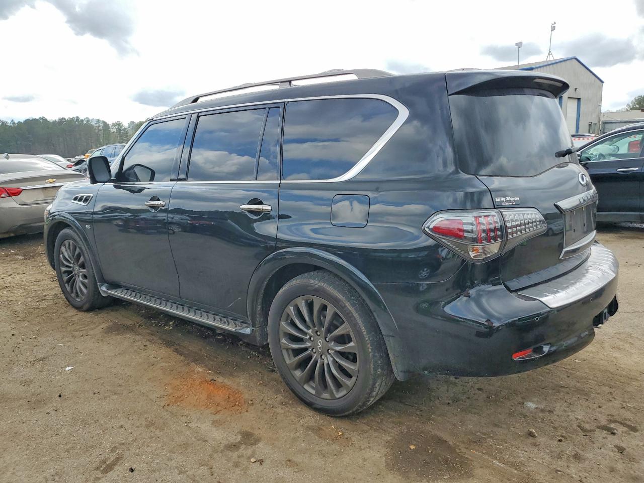 2017 INFINITI QX80 BASE photo 3