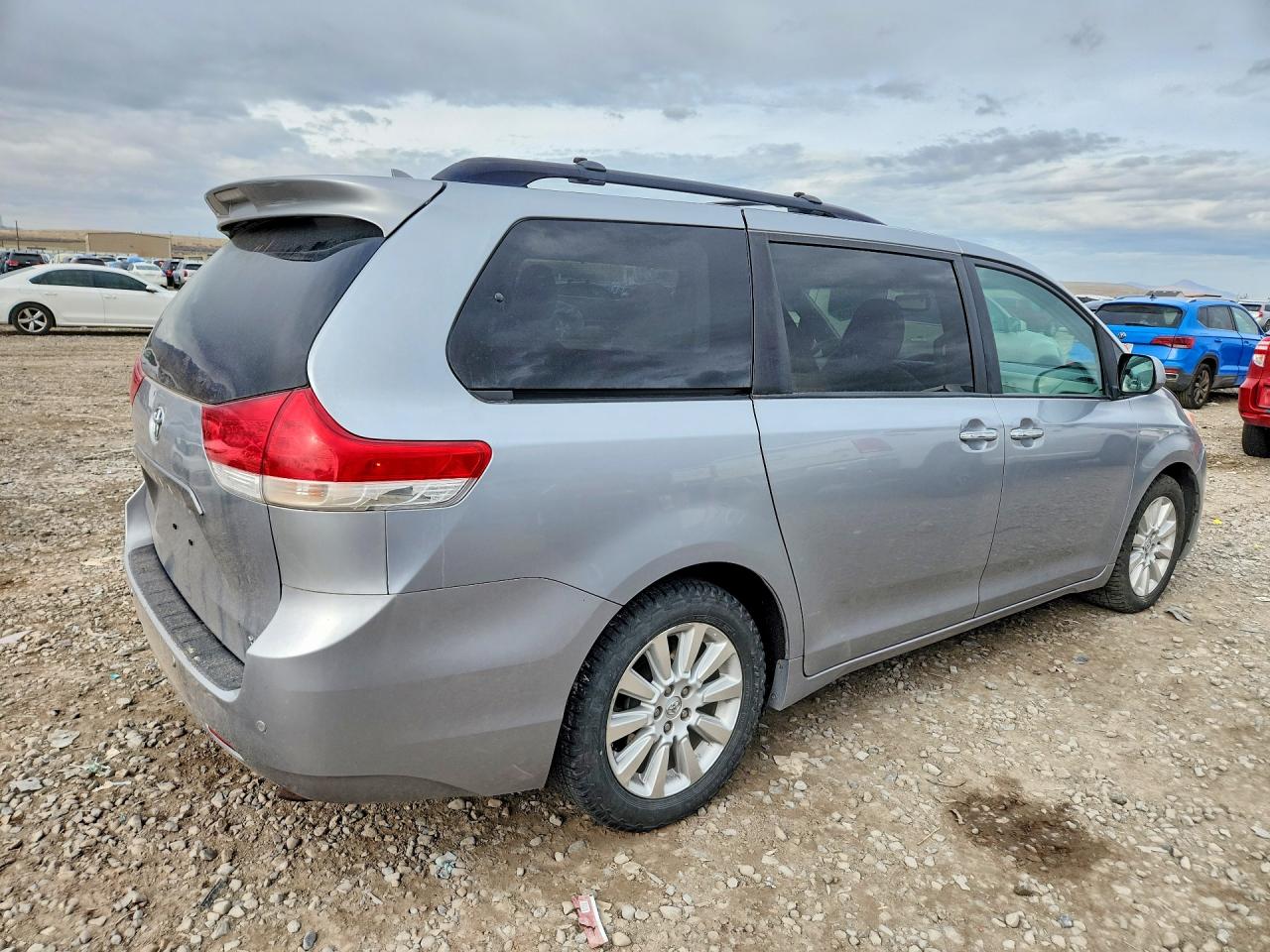 2014 TOYOTA SIENNA XLE photo 5