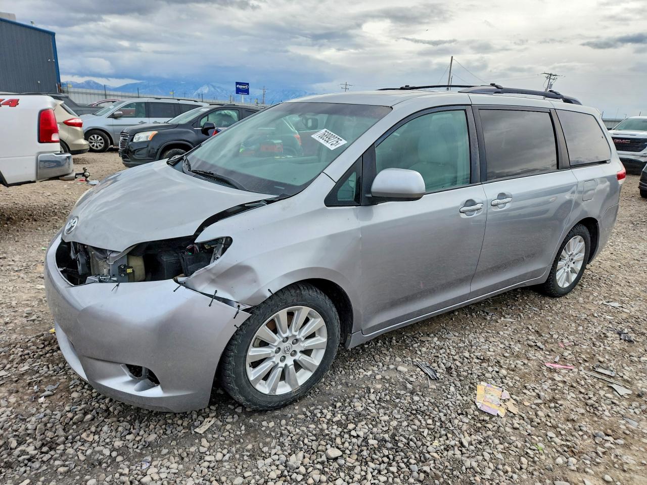 2014 TOYOTA SIENNA