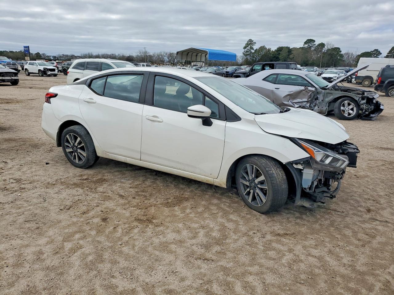 2020 NISSAN VERSA SV photo 4