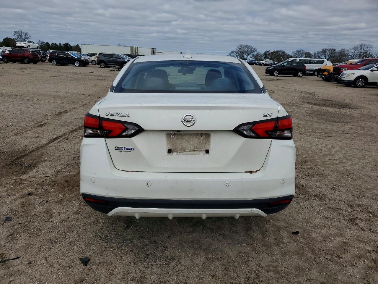 2020 NISSAN VERSA SV photo 6