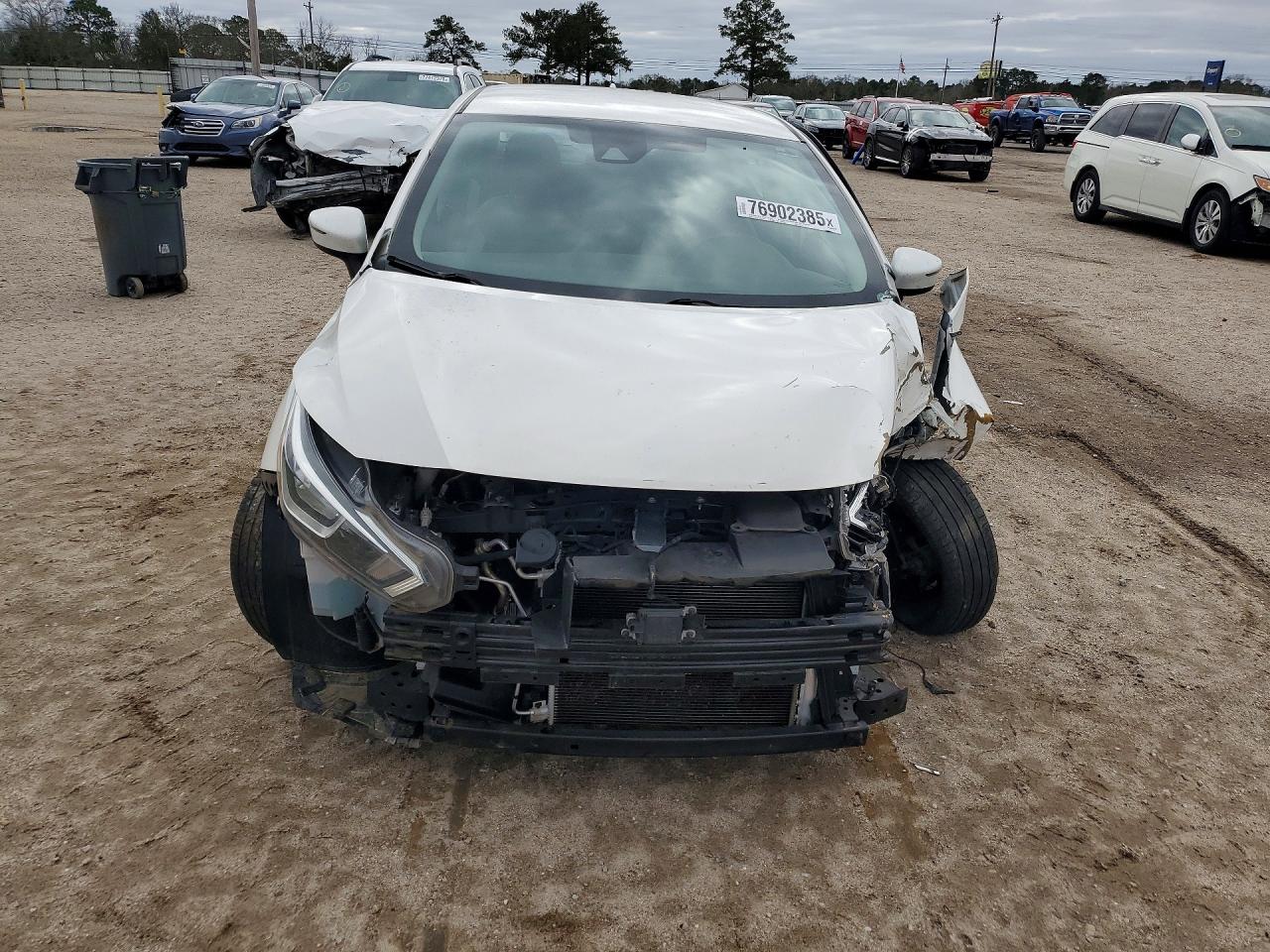 2020 NISSAN VERSA SV photo 5