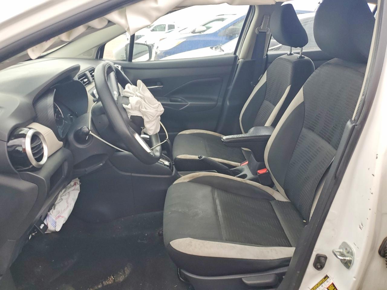 2020 NISSAN VERSA SV photo 7