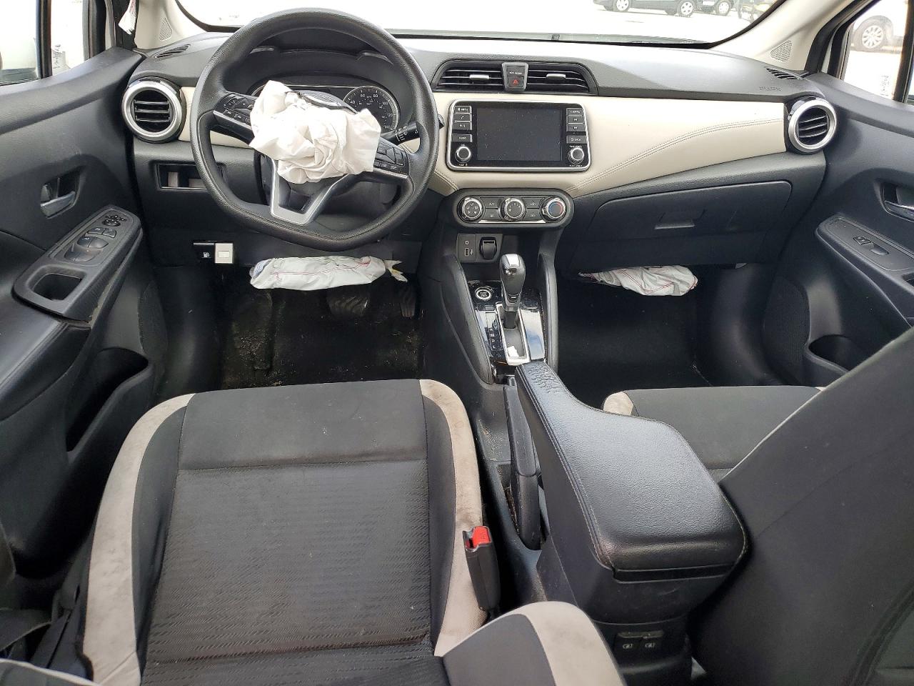 2020 NISSAN VERSA SV photo 8