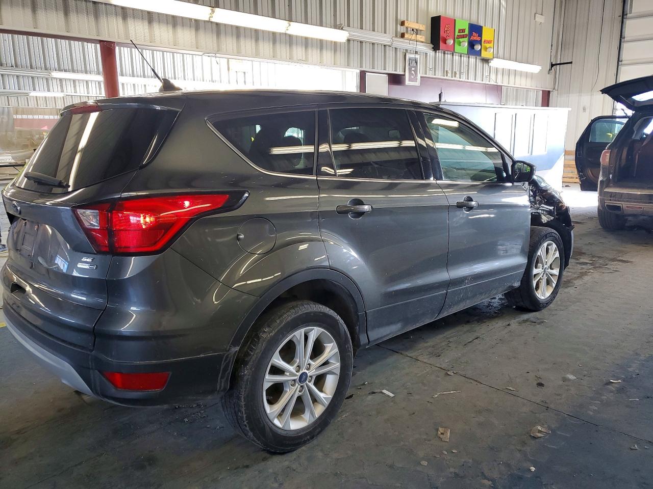 2019 FORD ESCAPE SE photo 3