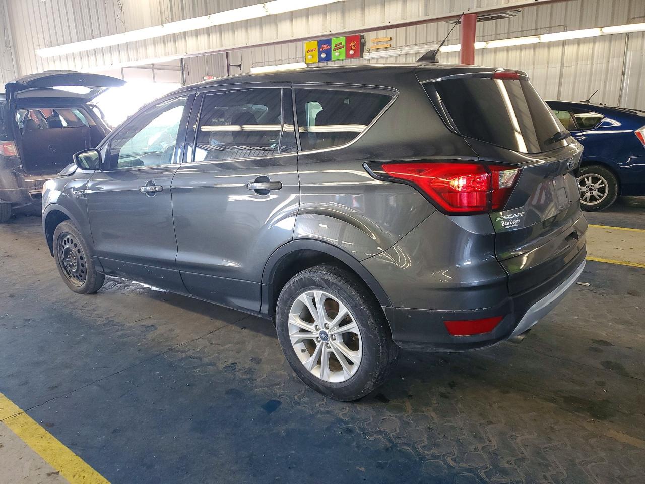2019 FORD ESCAPE SE photo 2