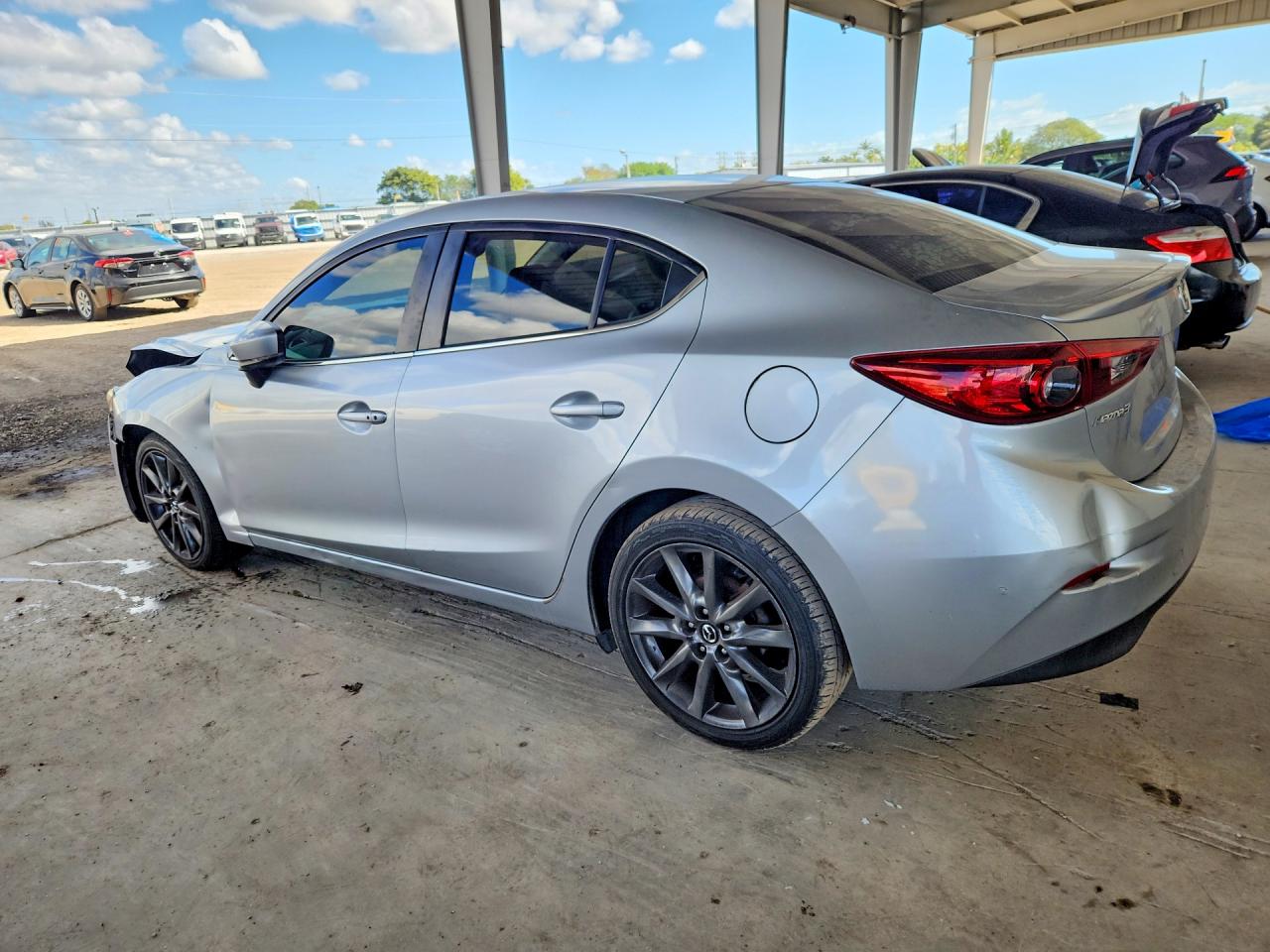 2018 MAZDA 3 TOURING photo 2