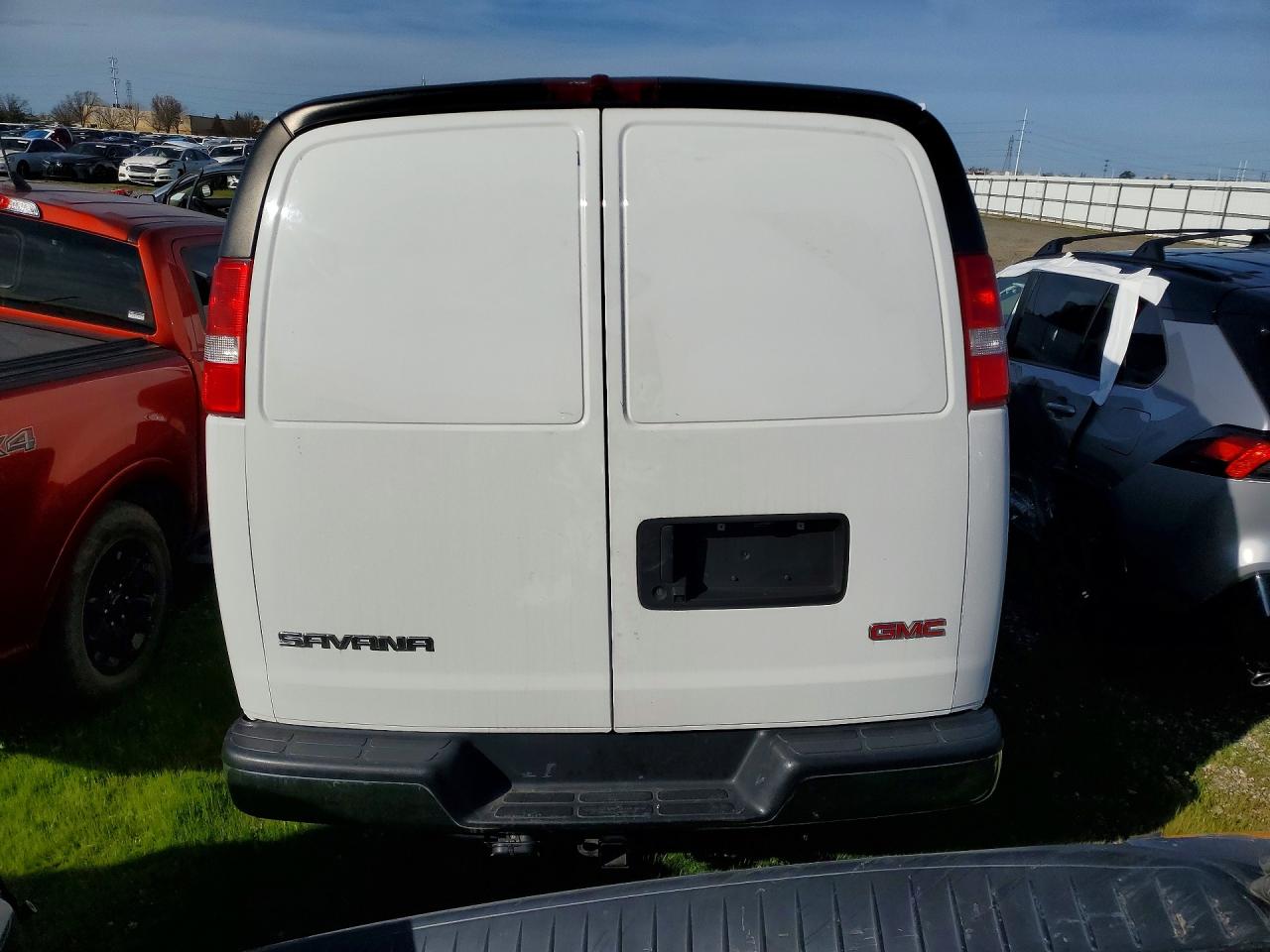 2020 GMC SAVANA G2500 photo 11