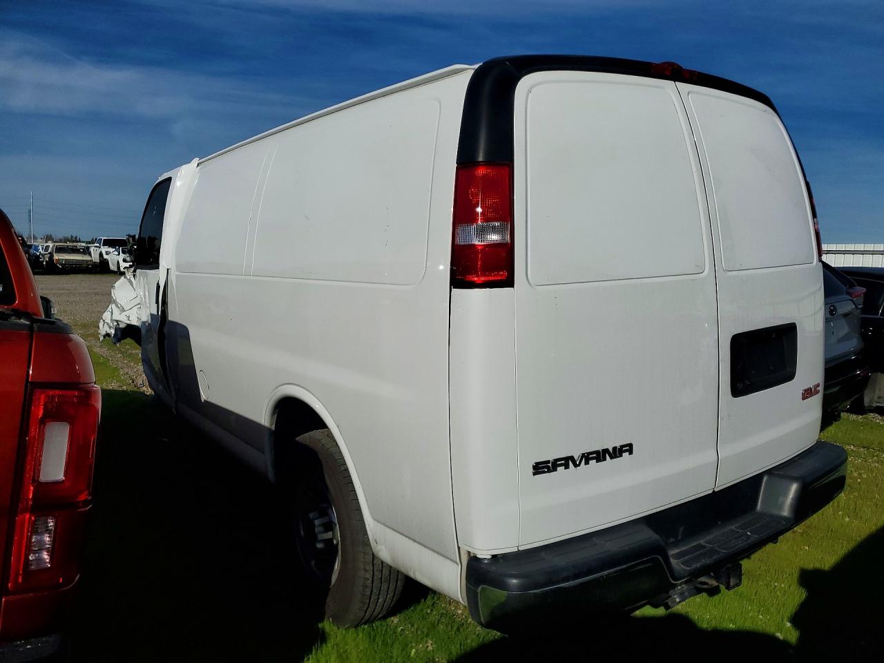 2020 GMC SAVANA G2500 photo 3