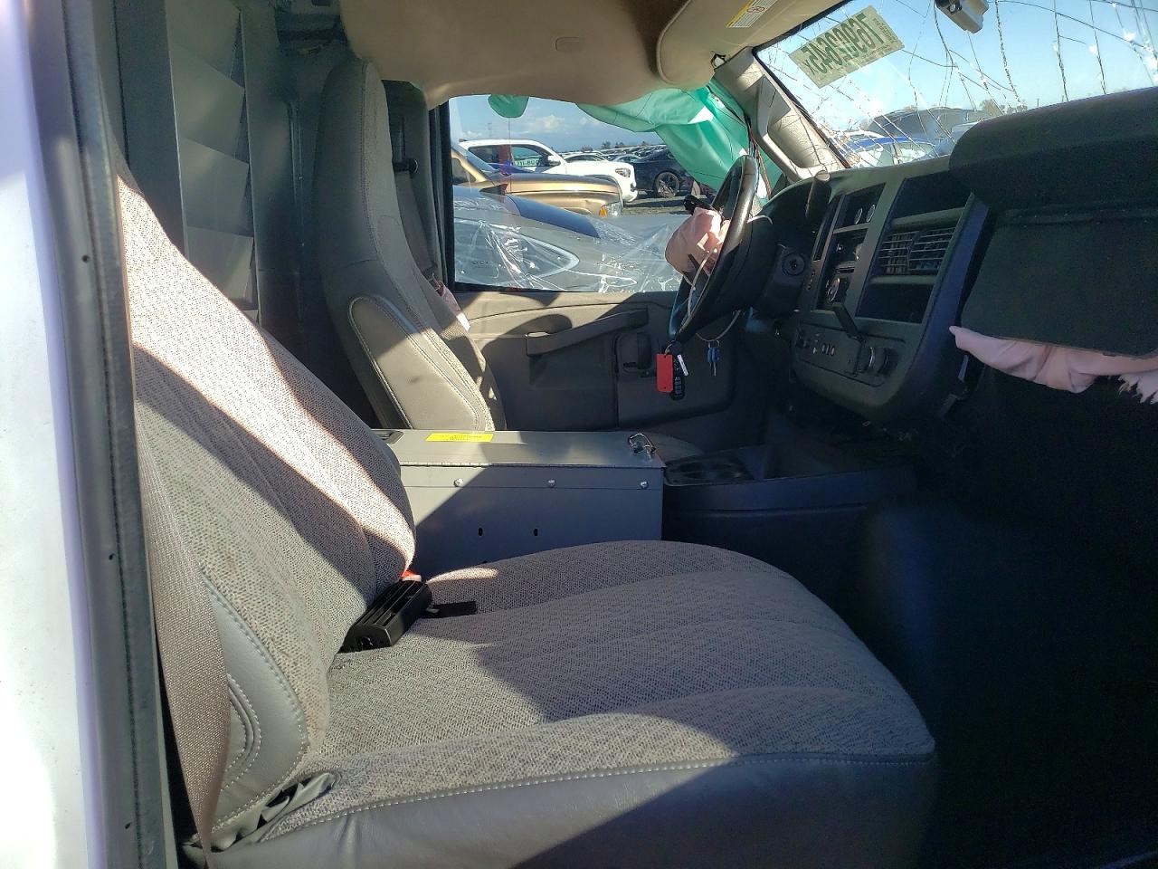 2020 GMC SAVANA G2500 photo 13