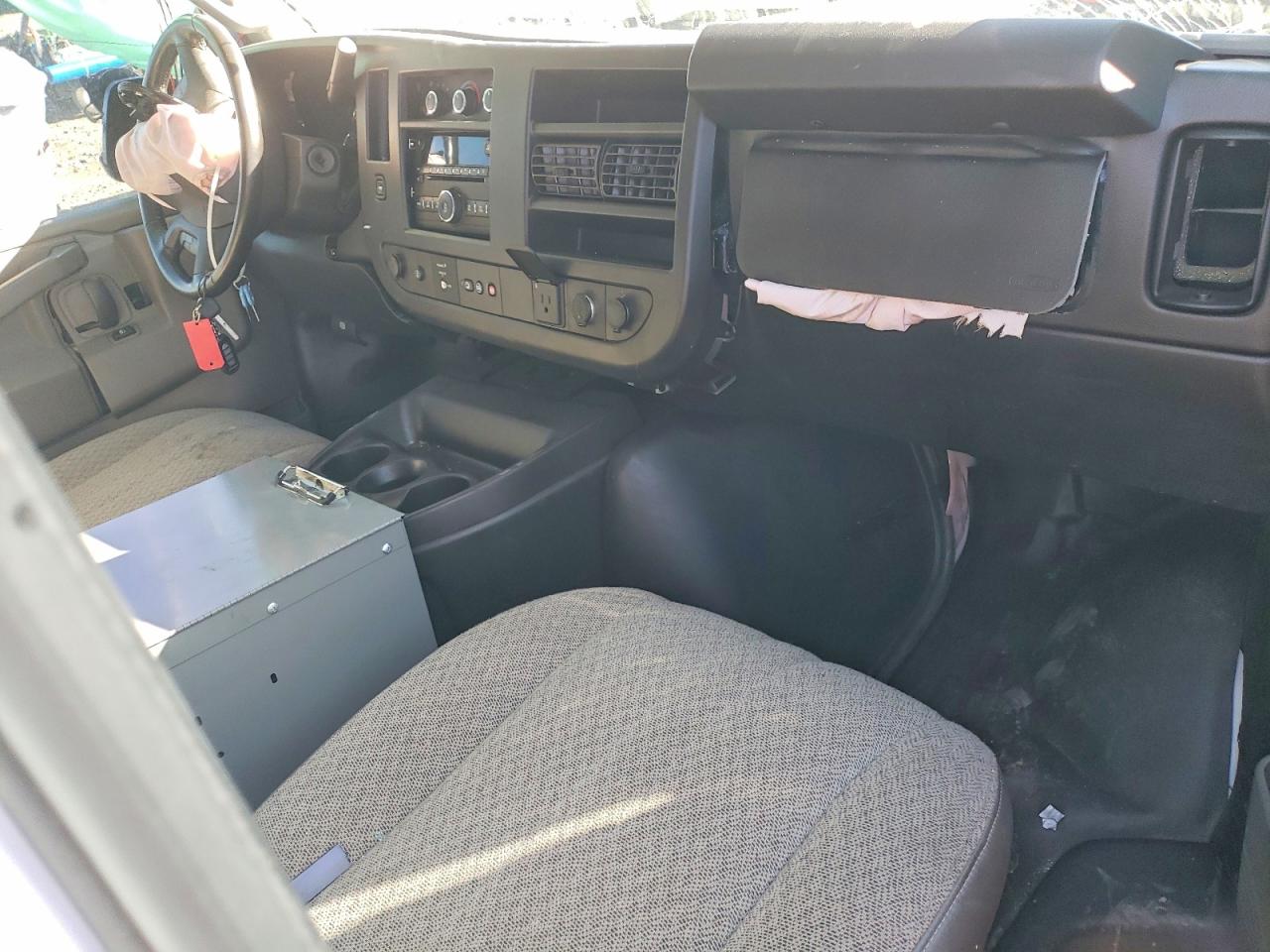 2020 GMC SAVANA G2500 photo 15