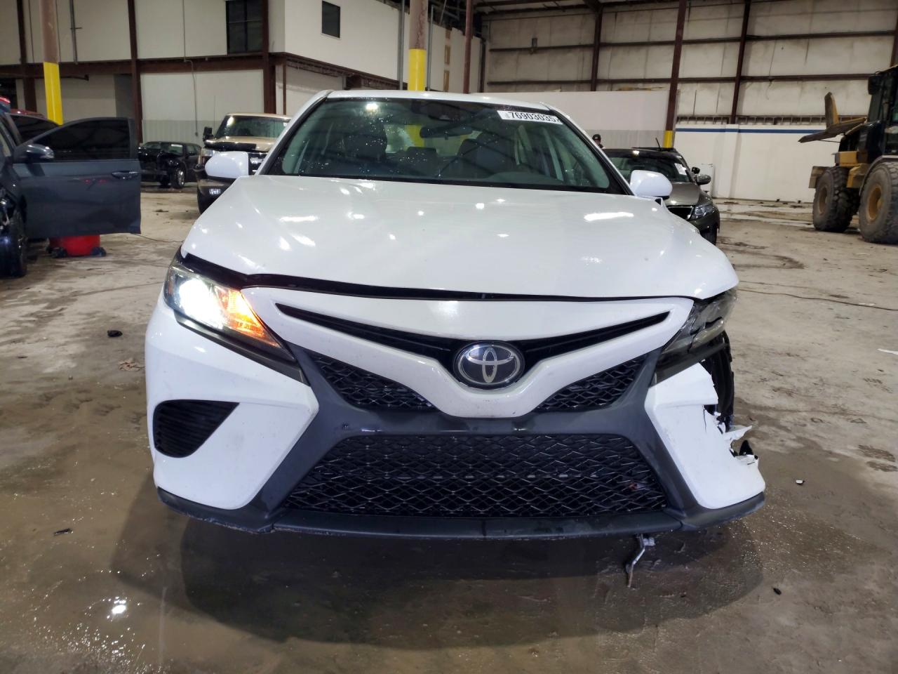 2020 TOYOTA CAMRY SE photo 5