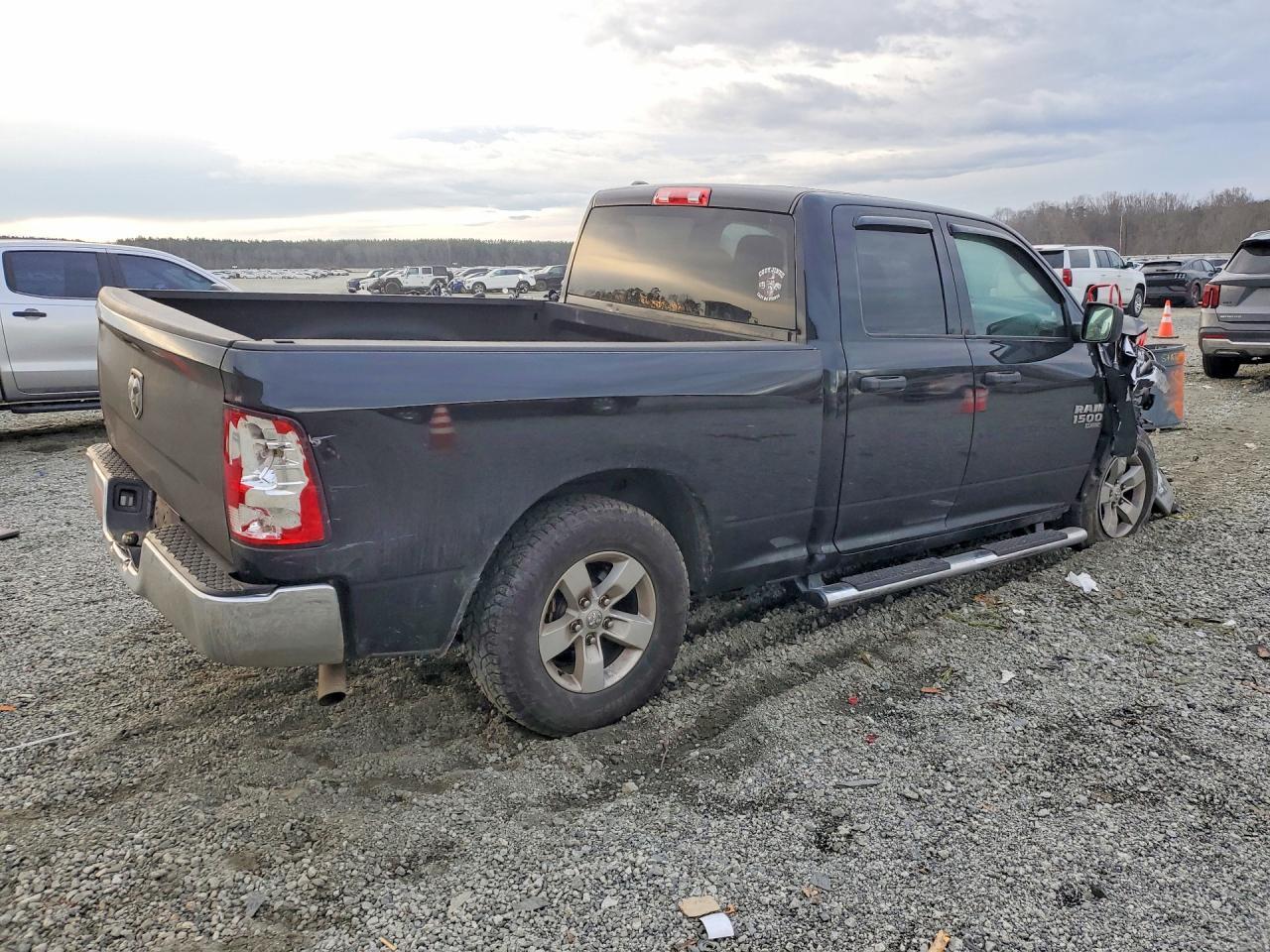 2021 RAM 1500 CLASSIC TRADESMAN photo 3