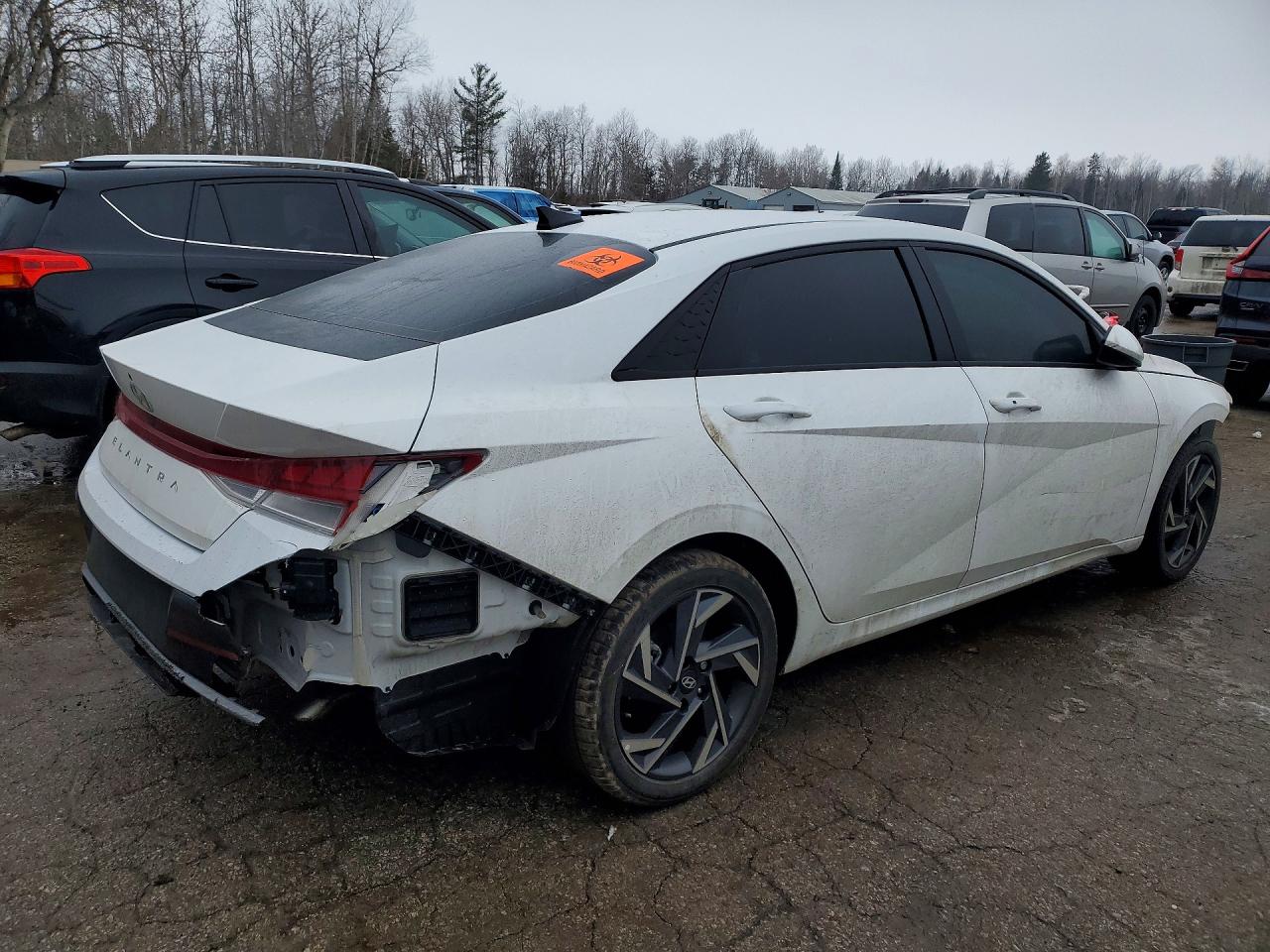 2025 HYUNDAI ELANTRA SEL SPORT photo 3