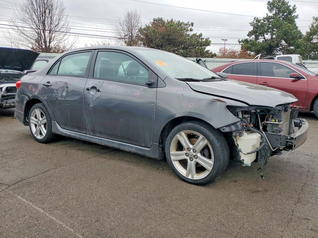 2013 TOYOTA COROLLA photo 4
