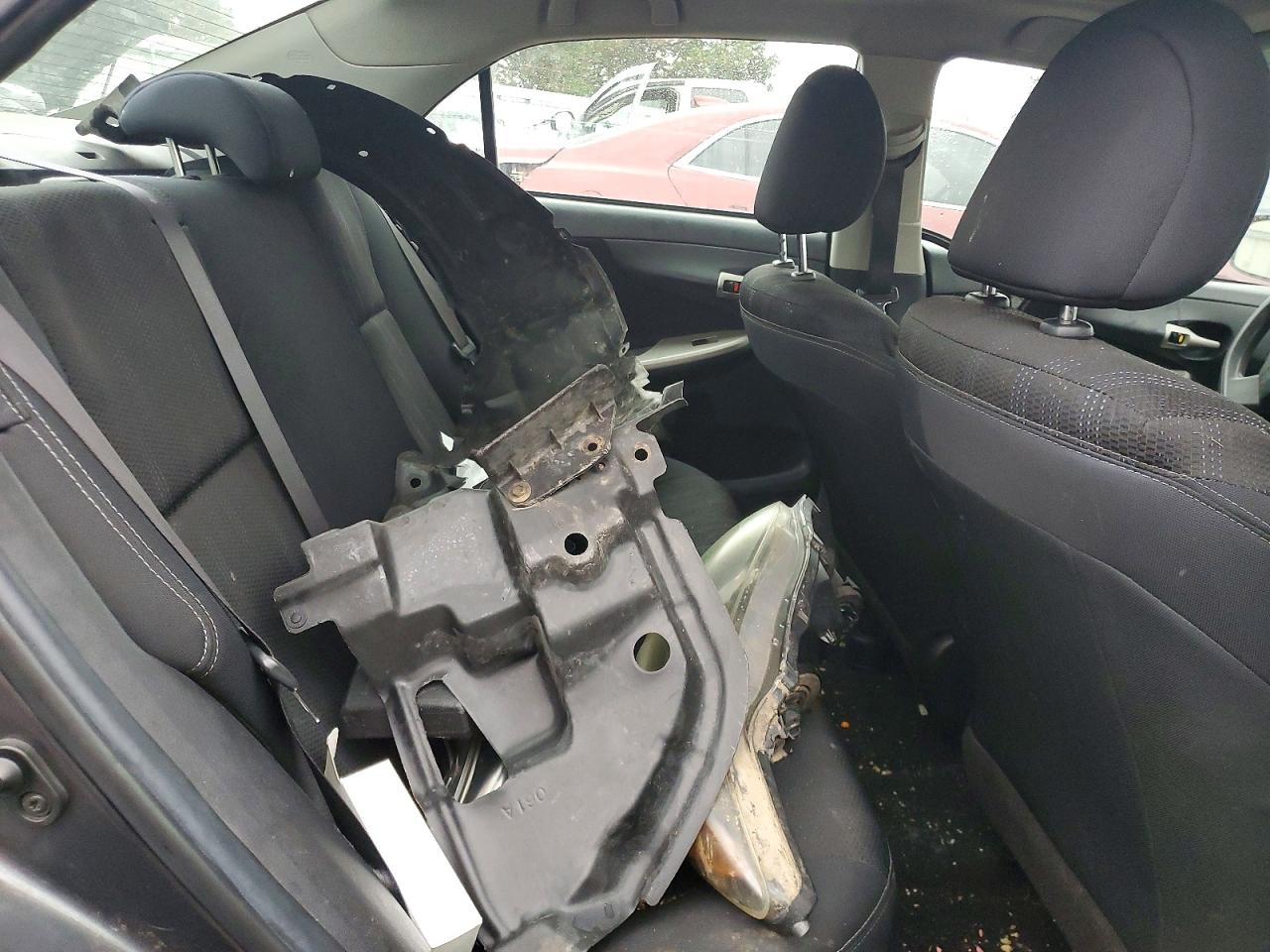 2013 TOYOTA COROLLA photo 10