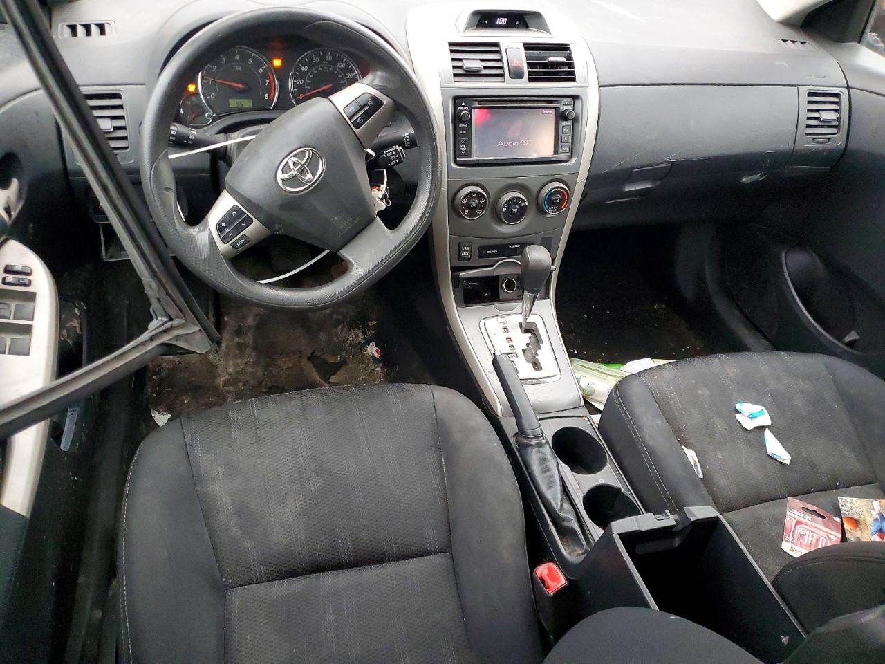 2013 TOYOTA COROLLA photo 8
