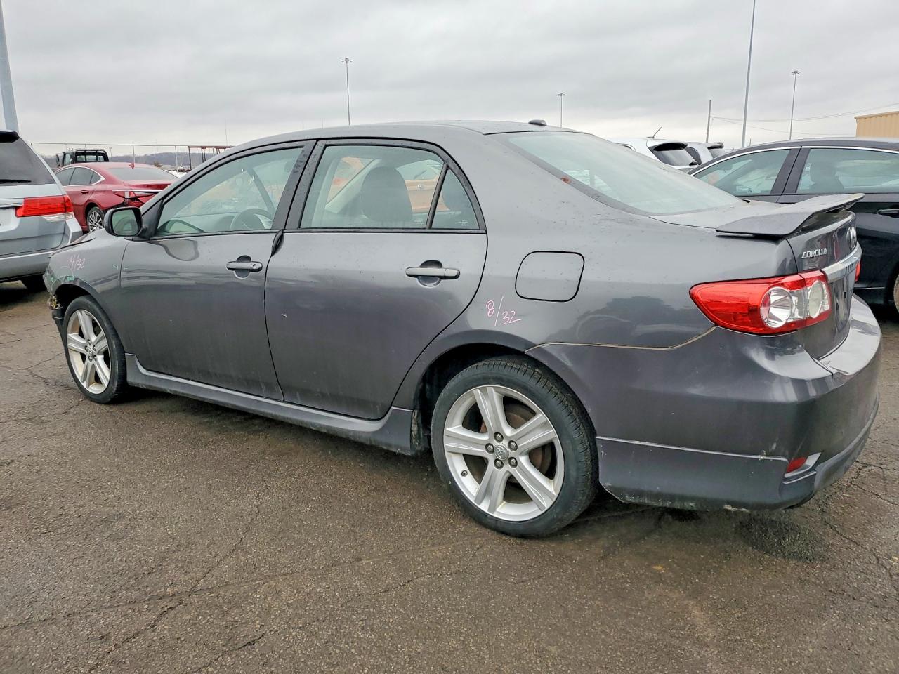 2013 TOYOTA COROLLA photo 2