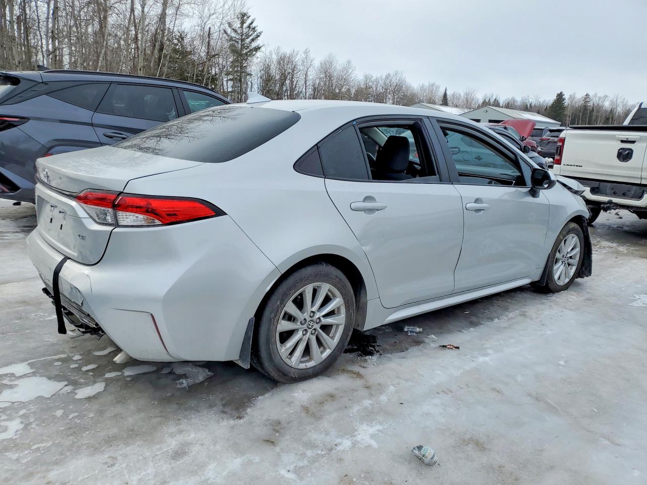 2023 TOYOTA COROLLA LE photo 3