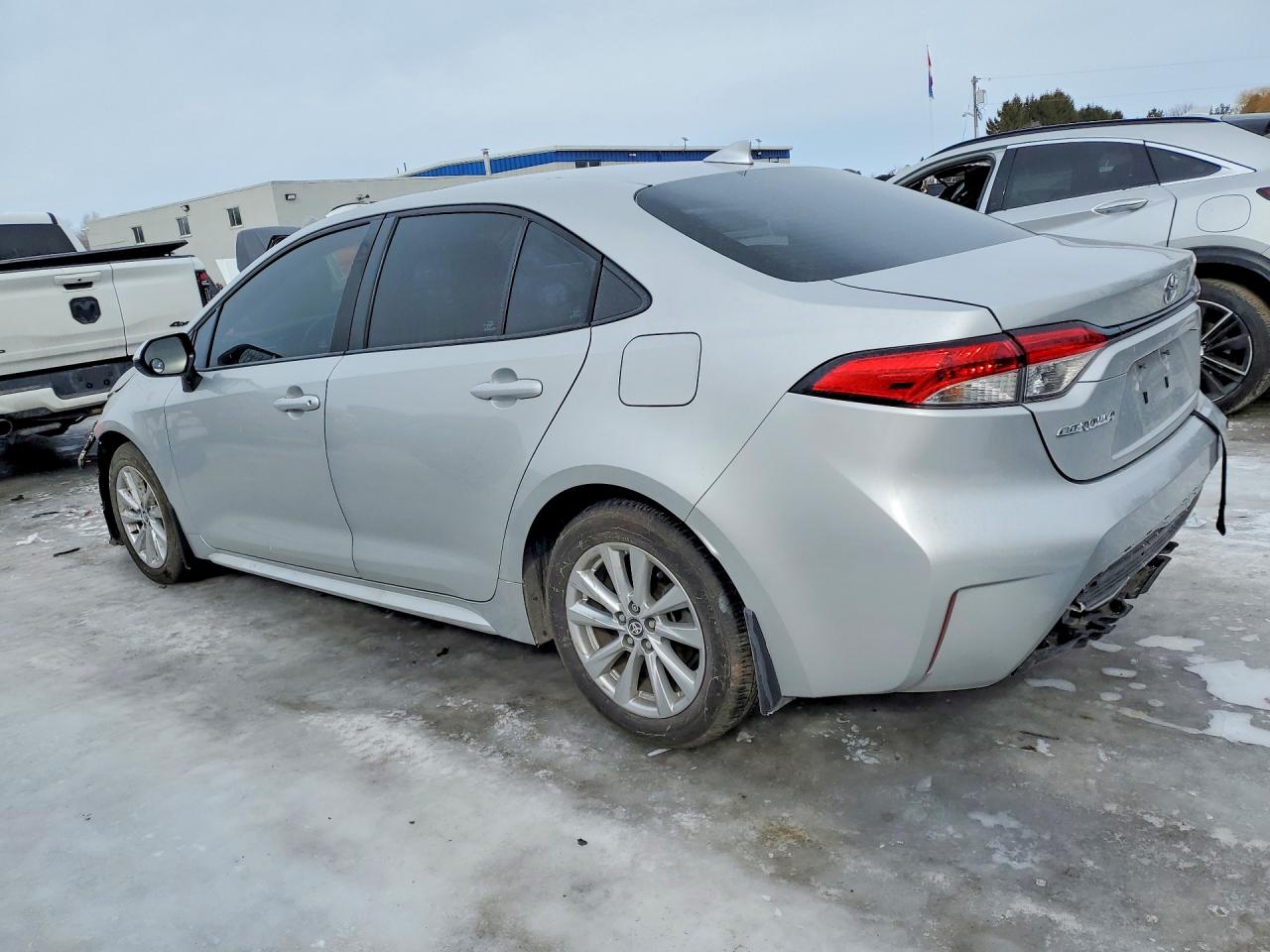2023 TOYOTA COROLLA LE photo 2