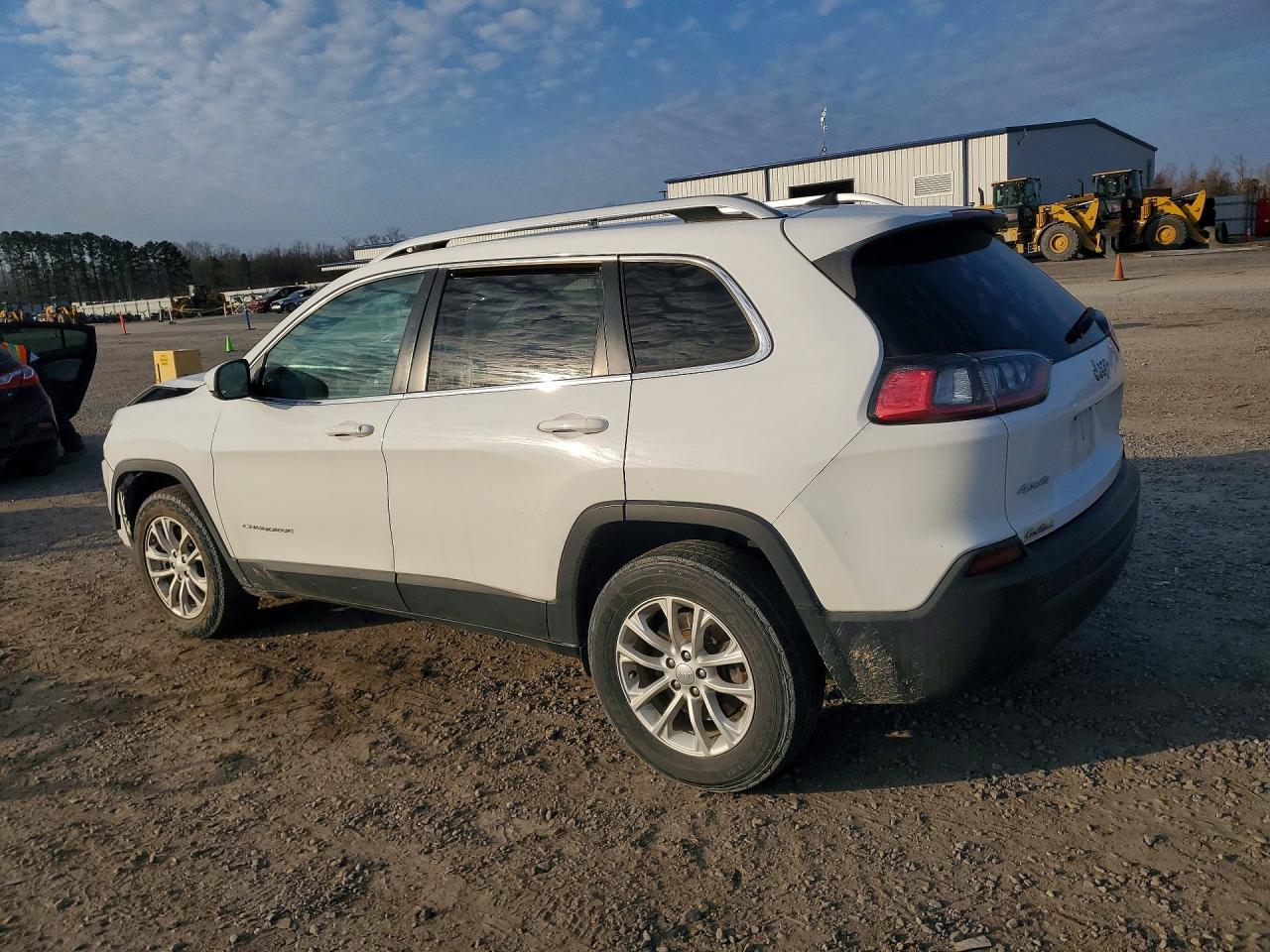 2019 JEEP CHEROKEE LATITUDE photo 2