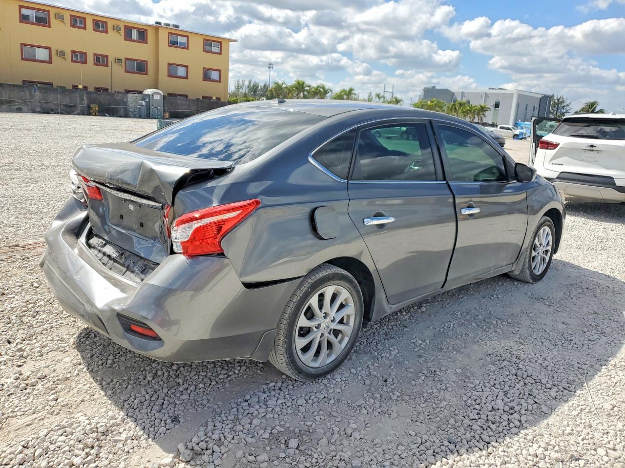 2019 NISSAN SENTRA SV photo 3