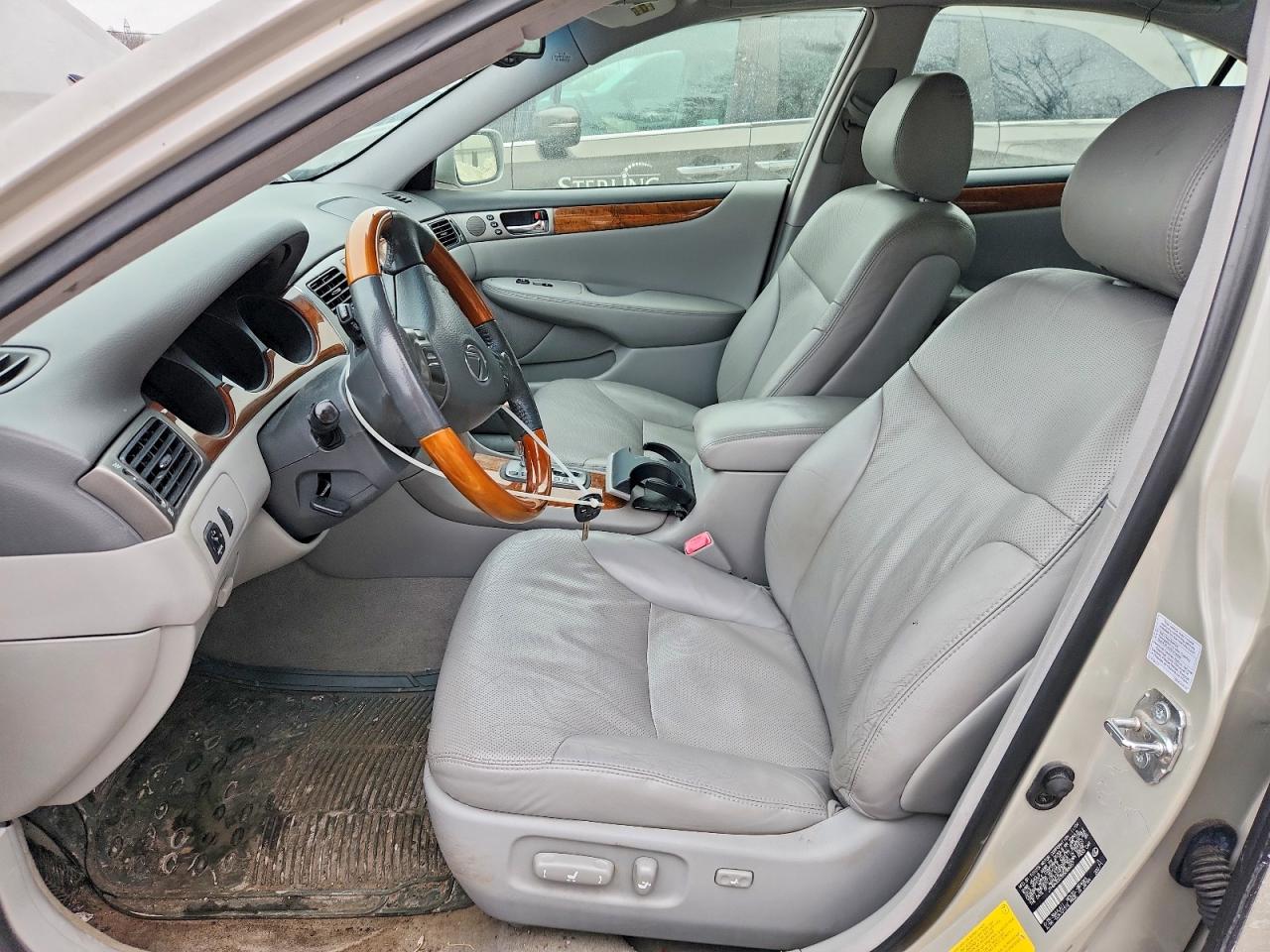 2005 LEXUS ES photo 13