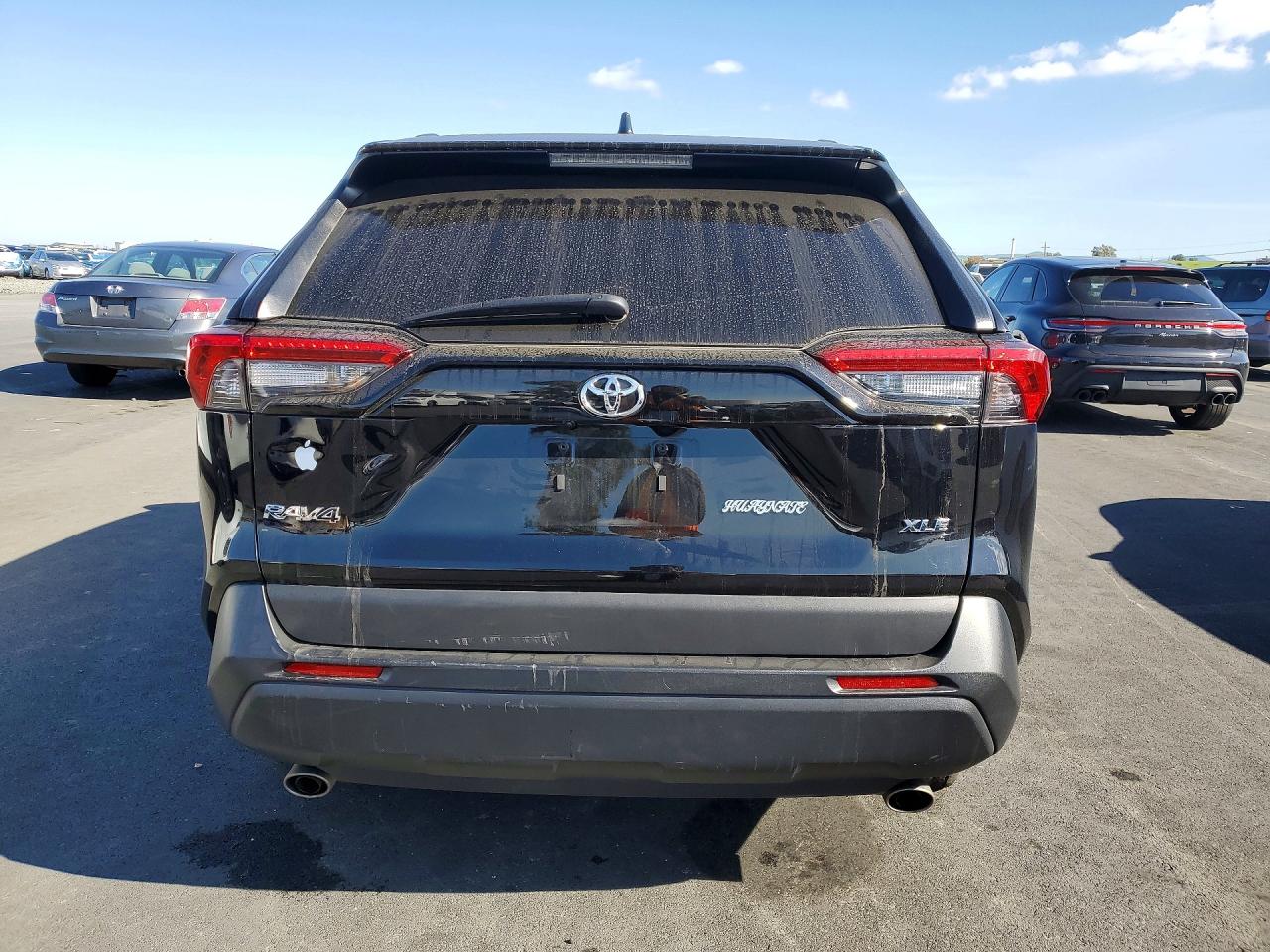 2024 TOYOTA RAV4 XLE photo 11