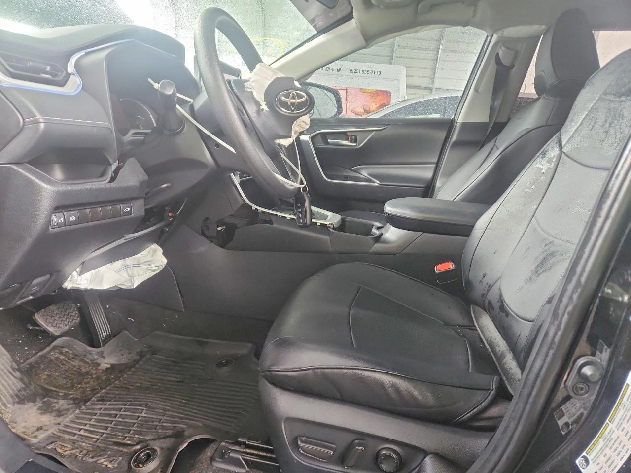 2024 TOYOTA RAV4 XLE photo 13