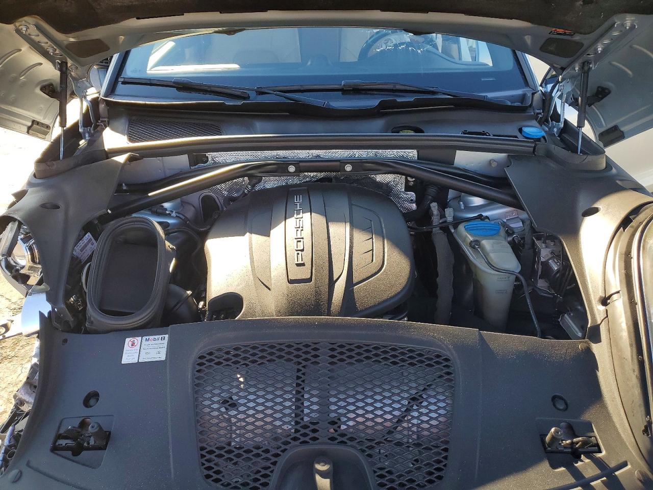 2017 PORSCHE MACAN photo 23