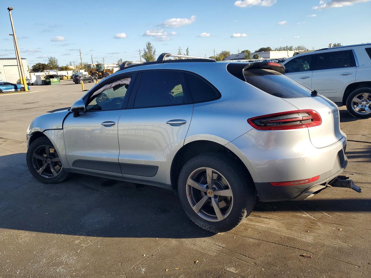 2017 PORSCHE MACAN photo 3