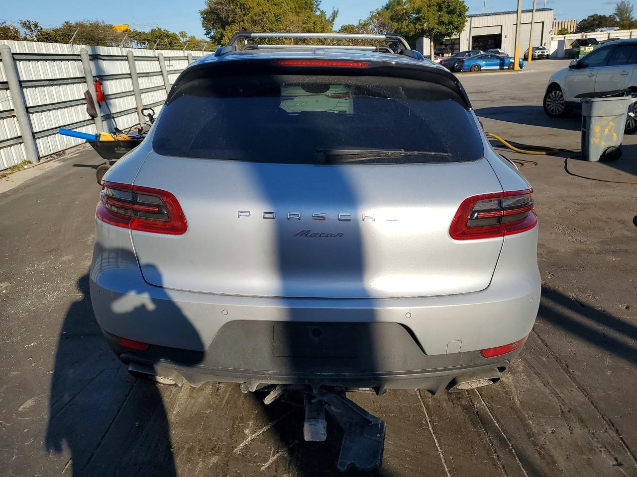 2017 PORSCHE MACAN photo 11