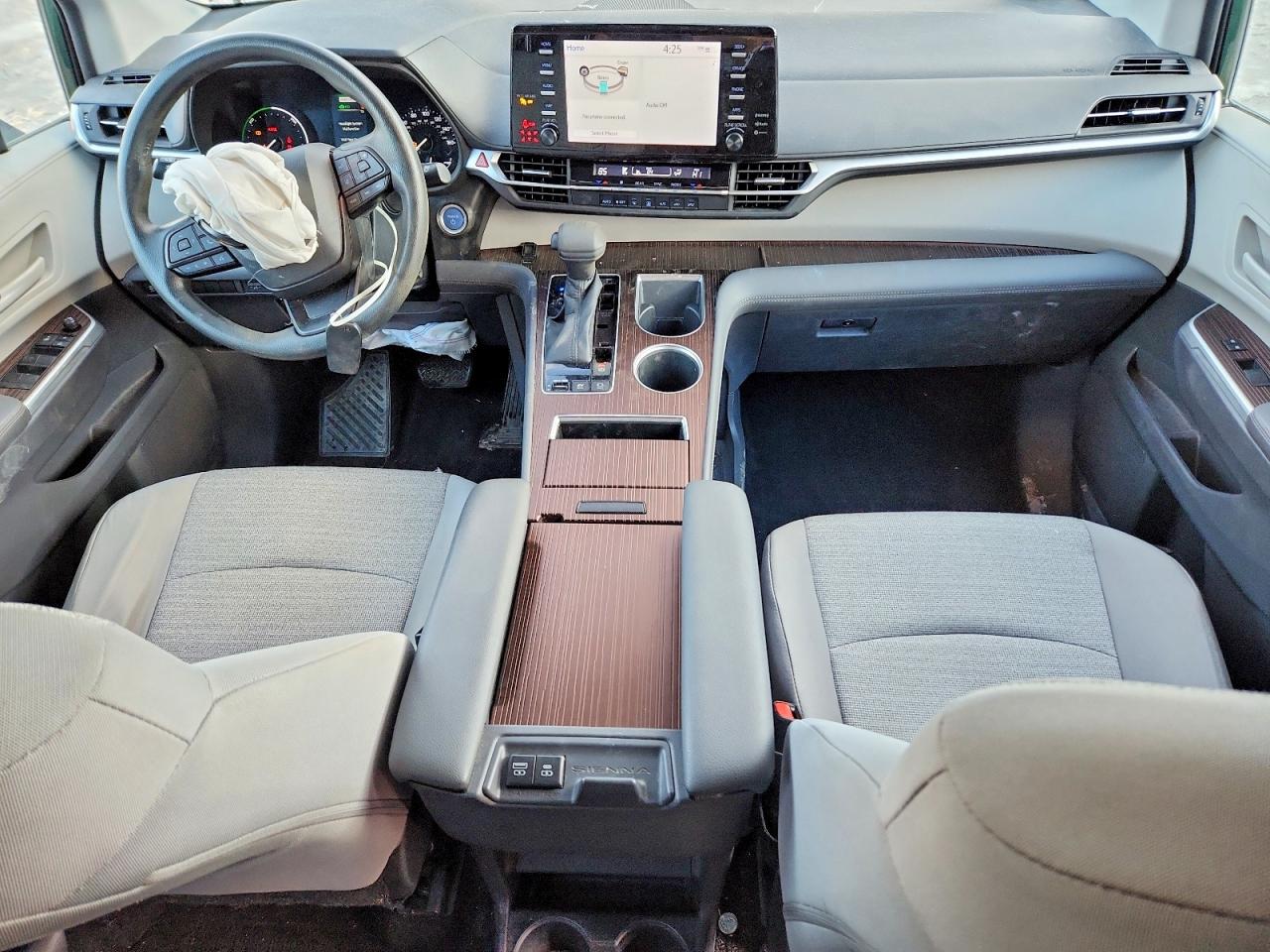 2022 TOYOTA SIENNA LE photo 8