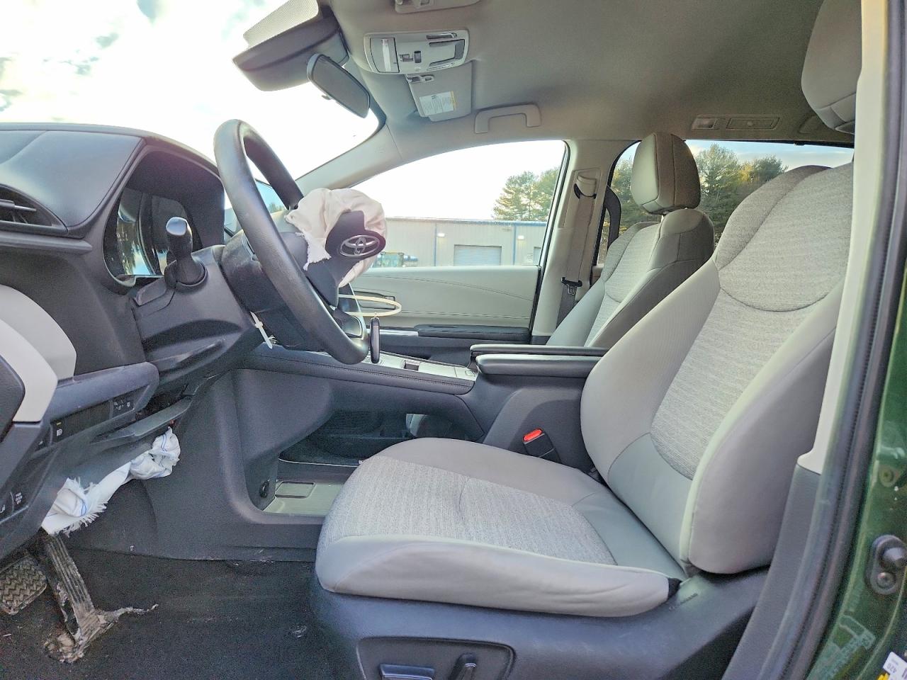 2022 TOYOTA SIENNA LE photo 7