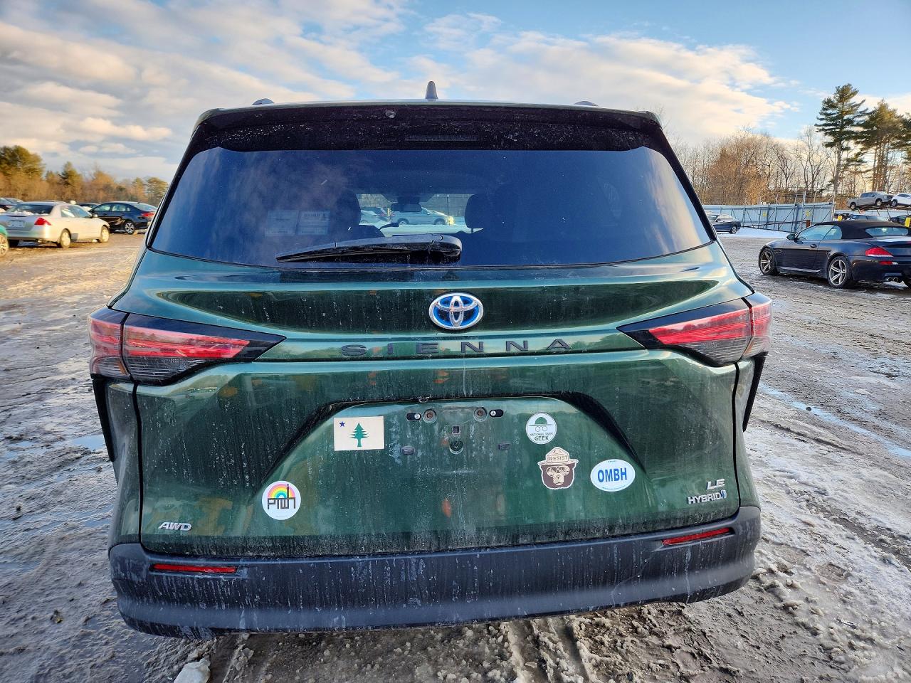 2022 TOYOTA SIENNA LE photo 6