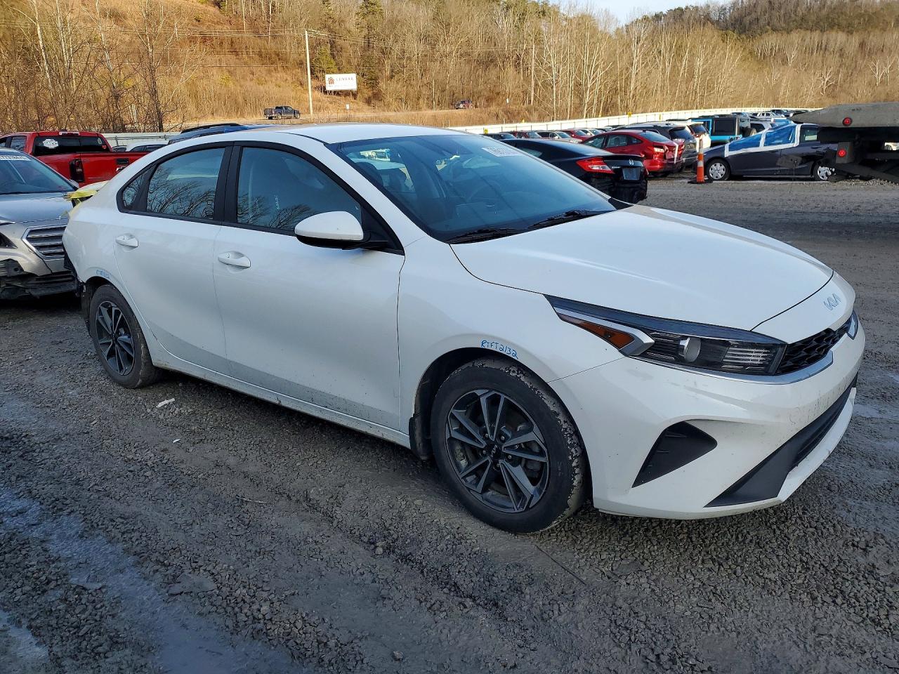 2024 KIA FORTE LX photo 4