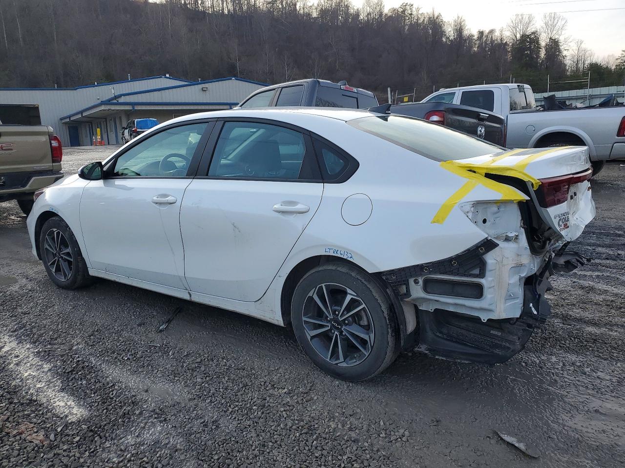 2024 KIA FORTE LX photo 2