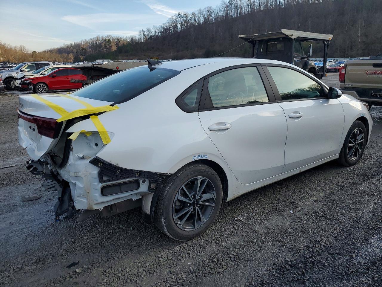 2024 KIA FORTE LX photo 3