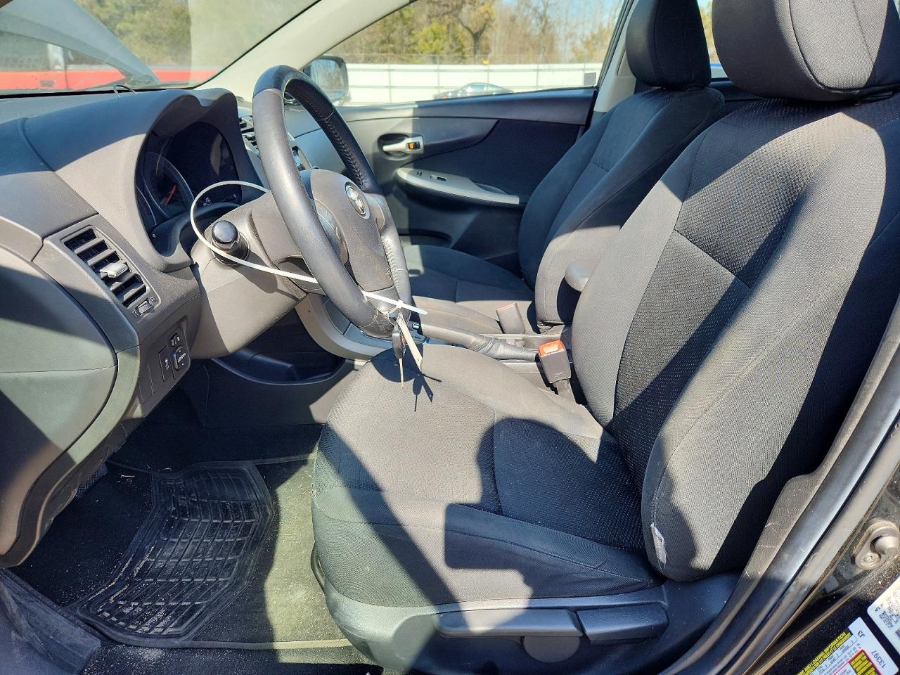 2010 TOYOTA COROLLA BASE photo 19
