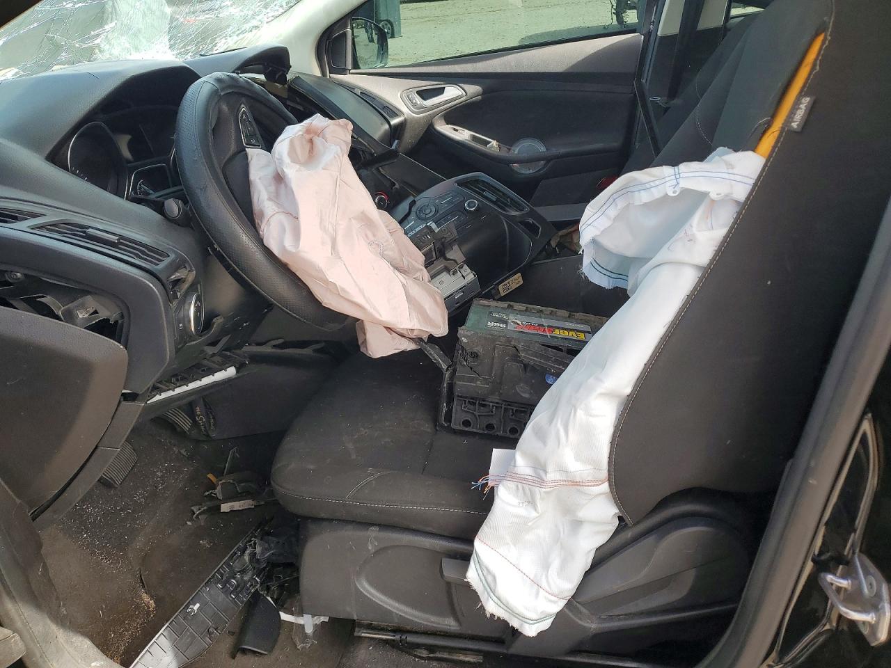 2018 FORD FOCUS SE photo 13
