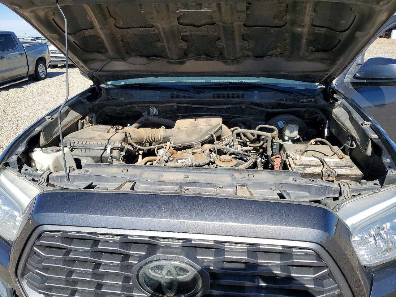 2019 TOYOTA TACOMA SR photo 11