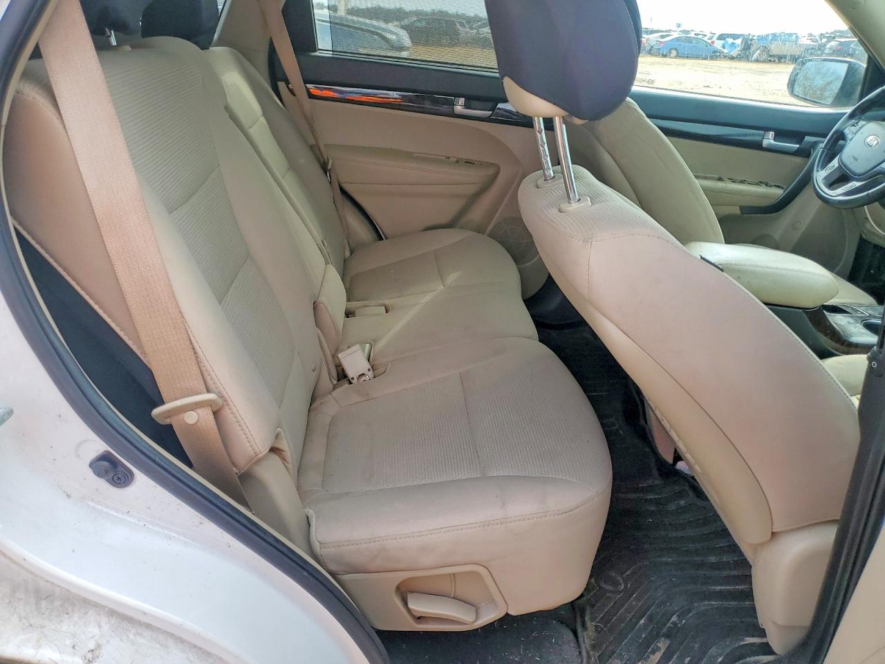 2015 KIA SORENTO LX photo 19