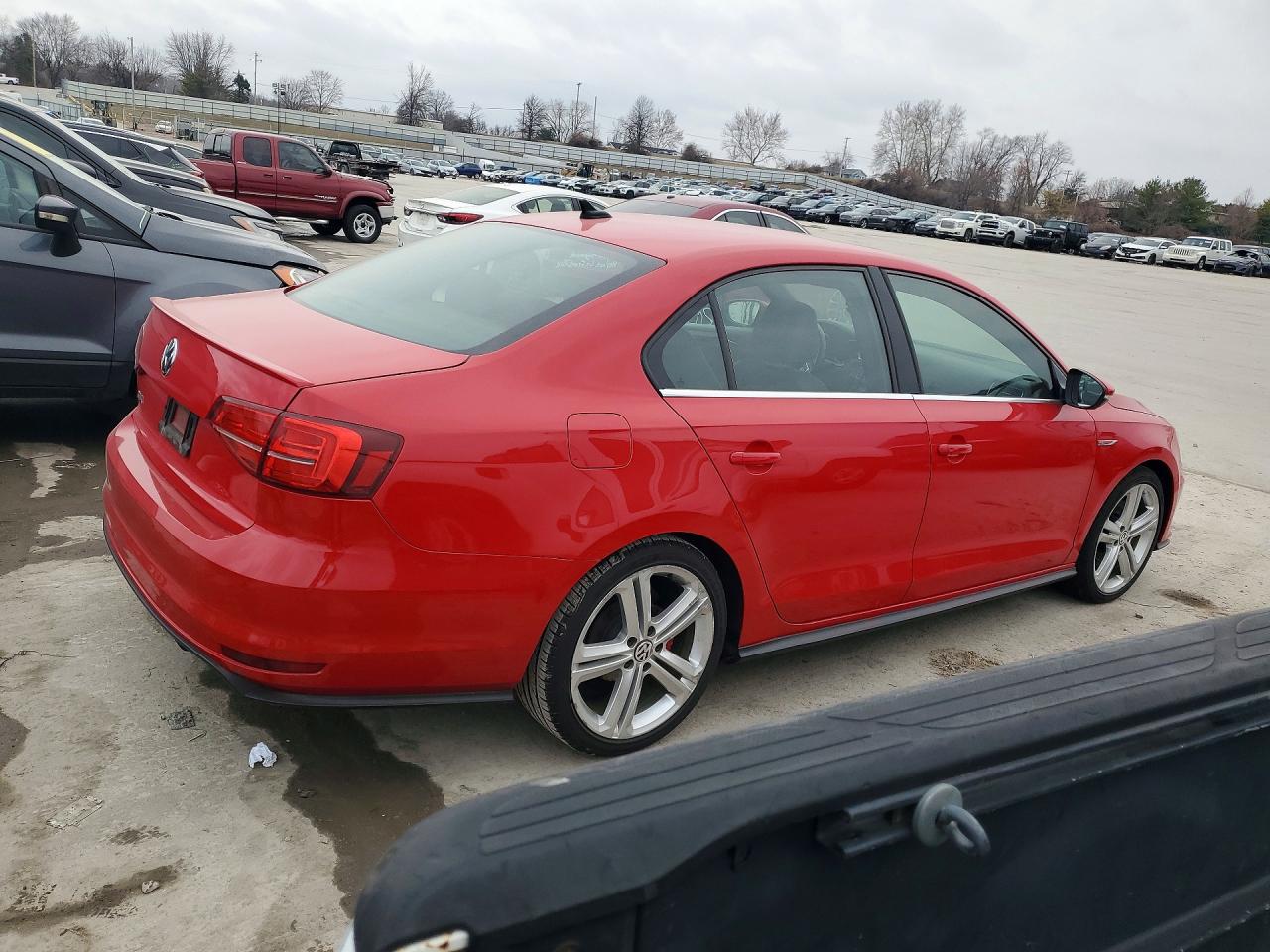 2016 VOLKSWAGEN JETTA GLI photo 3