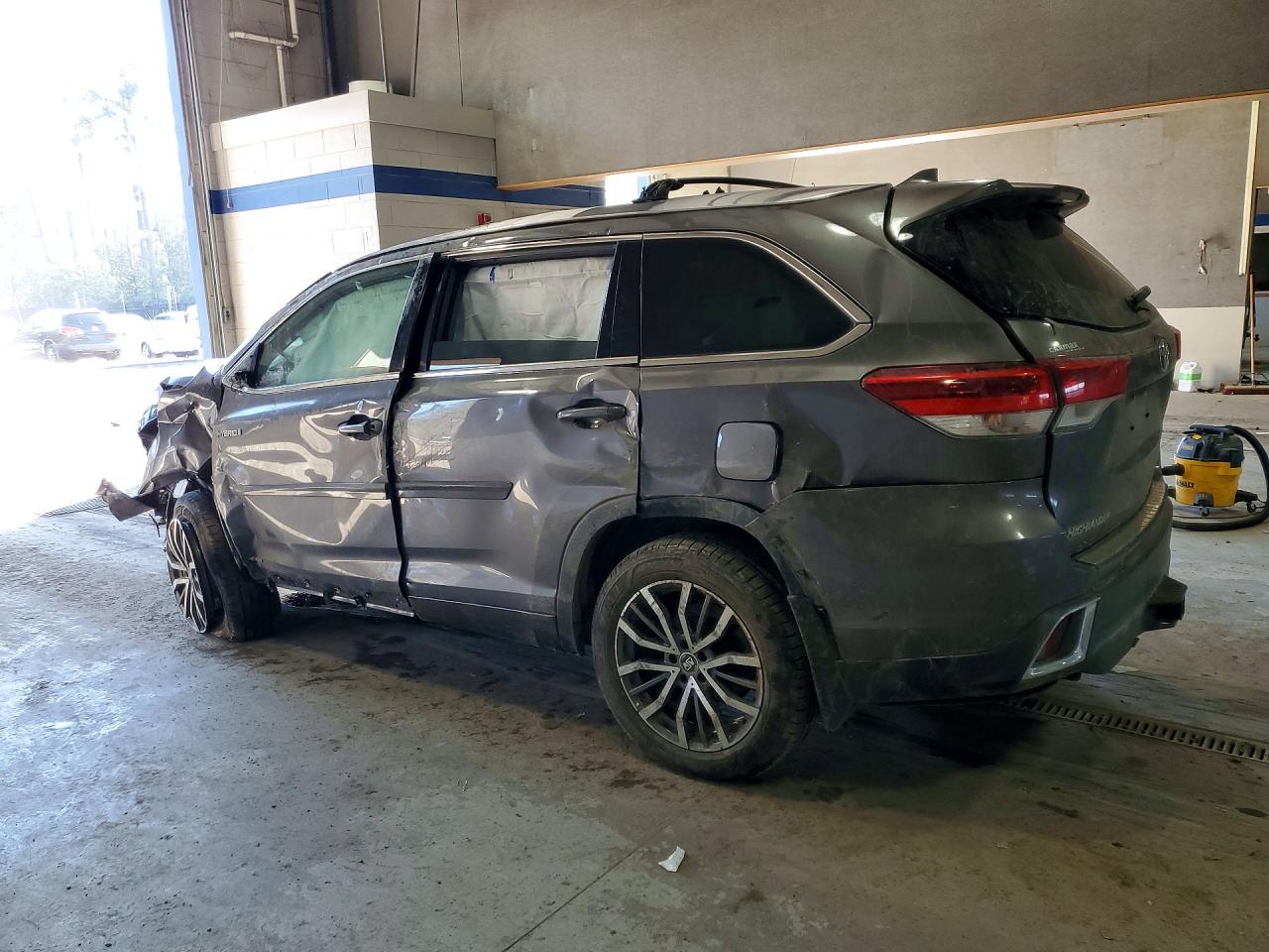 2019 TOYOTA HIGHLANDER HYBRID LIMITED photo 2
