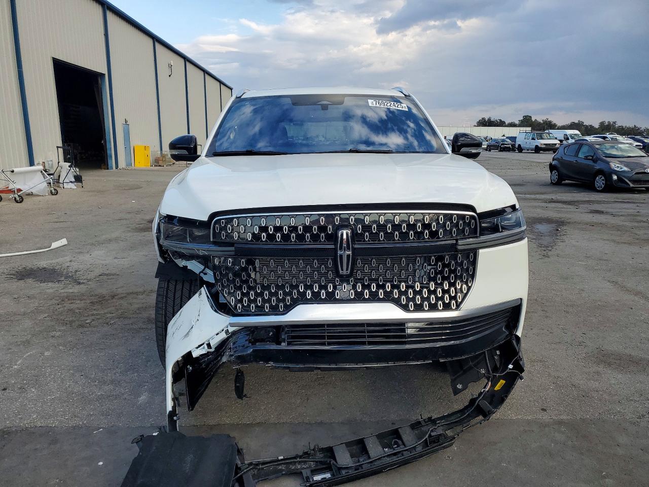 2025 LINCOLN NAVIGATOR RESERVE photo 5